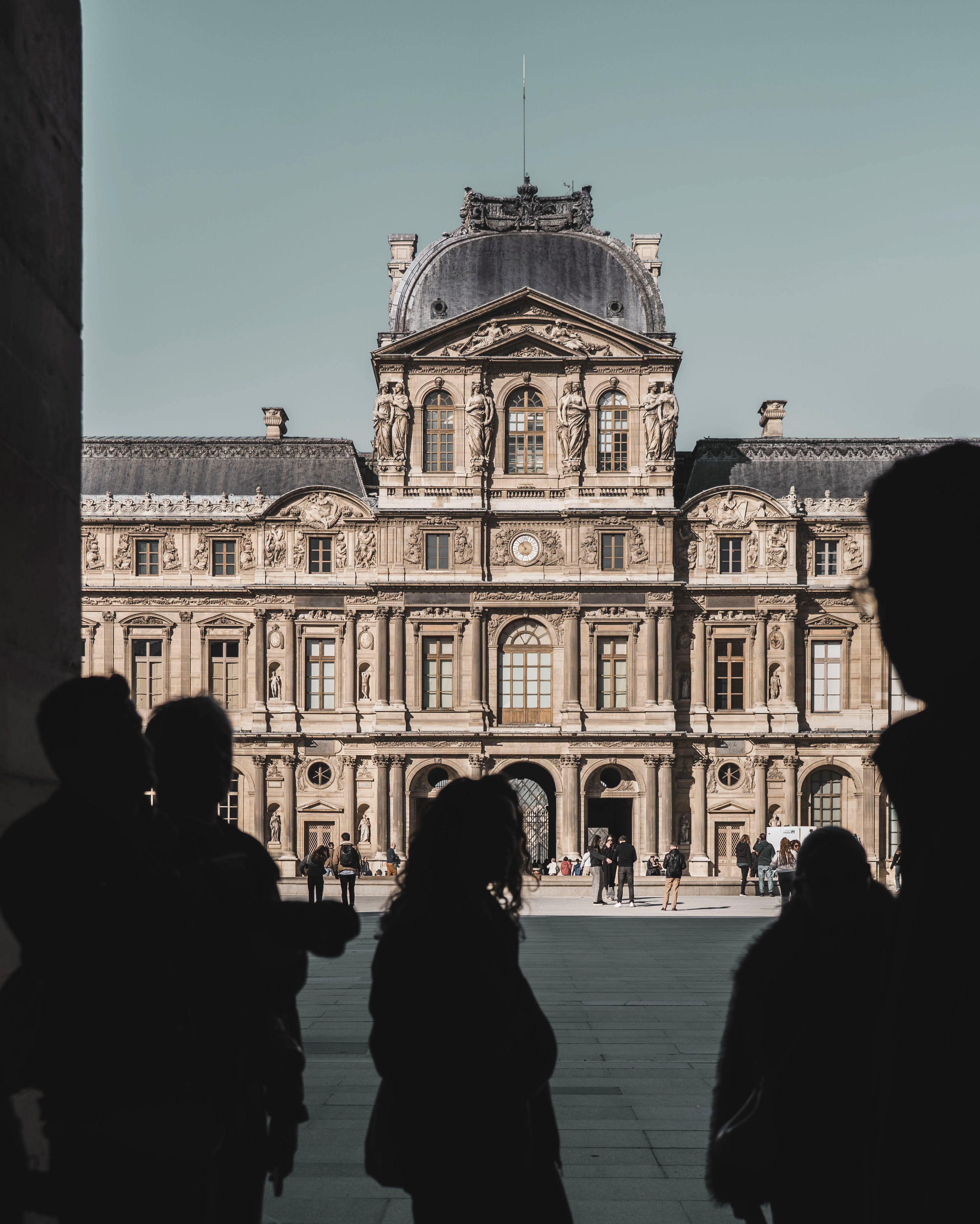 Do you know the secrets of the Louvre's façades?