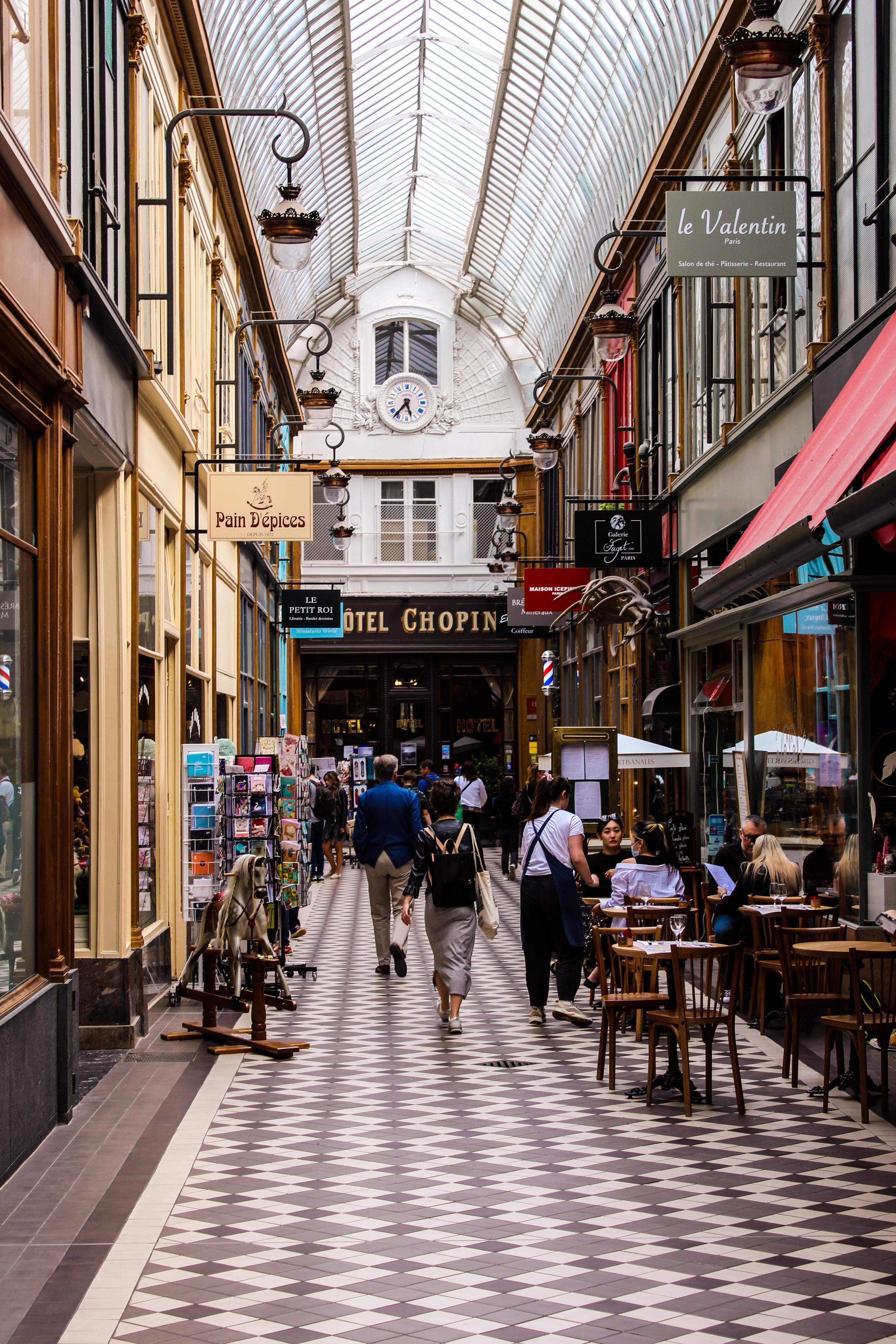 Shopping and visits in the Passage Jouffroy