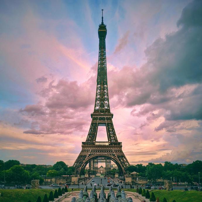 Discover Paris on foot: Eiffel Tower side